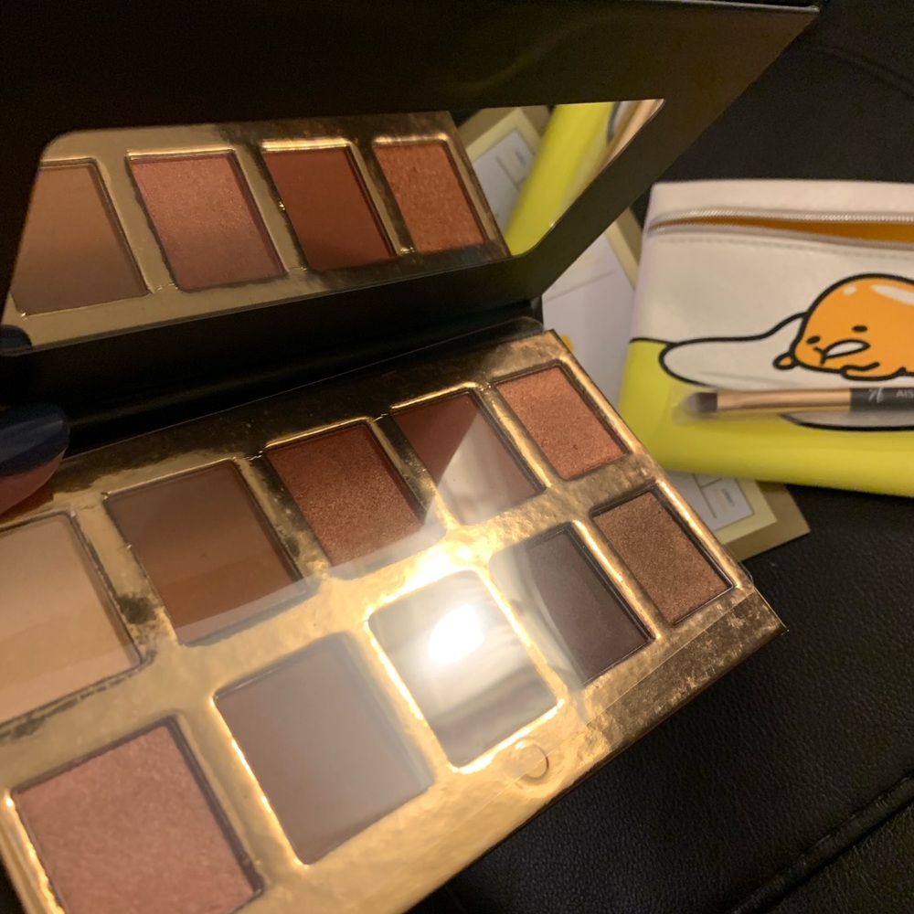 Crown pro palette